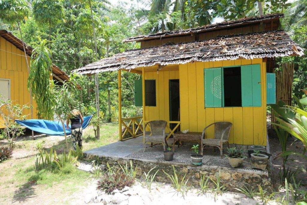 Gelbe Hütte auf den Togean Inseln