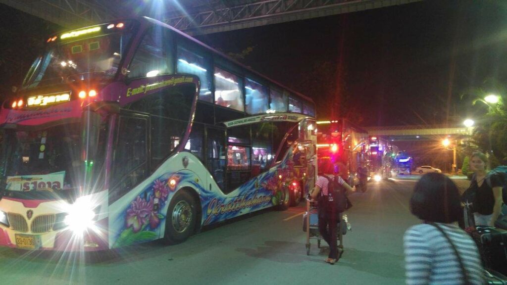 Sleeperbus in Vietnam von außen