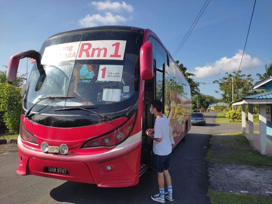 Bus zum Bako Nationalpark