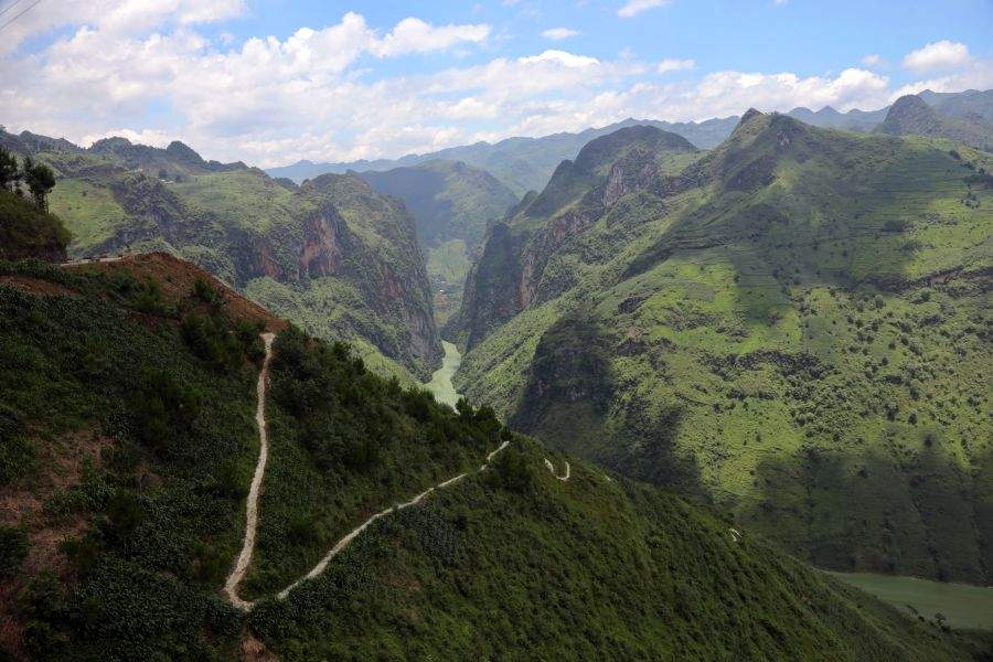 Blick in den Canyon beim Ha Giang Loop