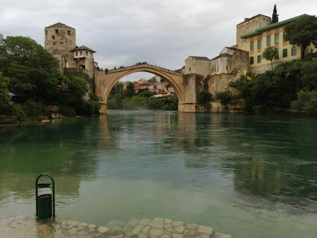 Stari Most in Mostar, Blick vom Fluss aus