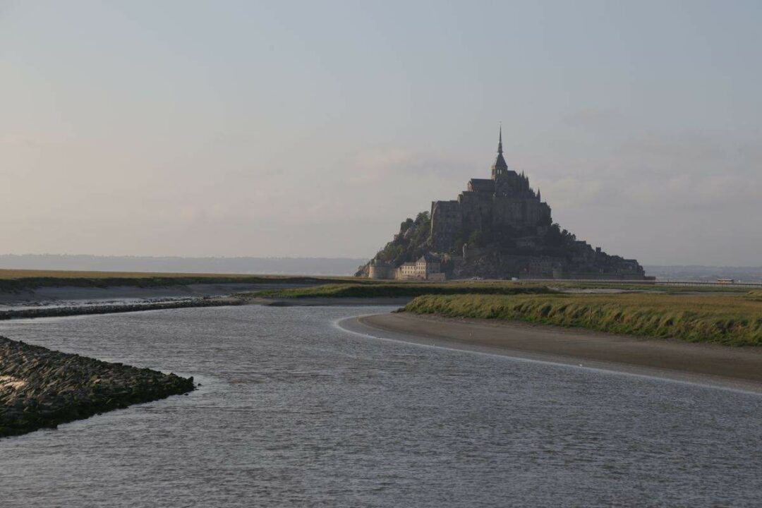 Mont-Saint-Michel aus der Ferne