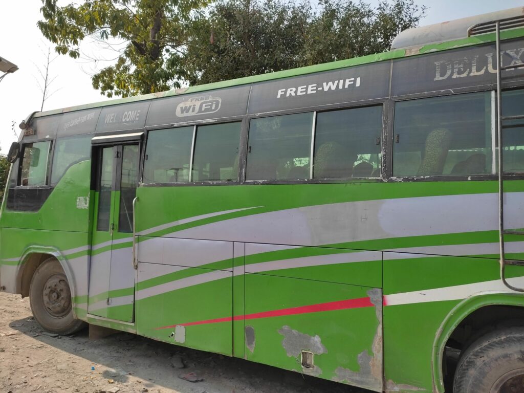 Busfahrt Richtung Sikles