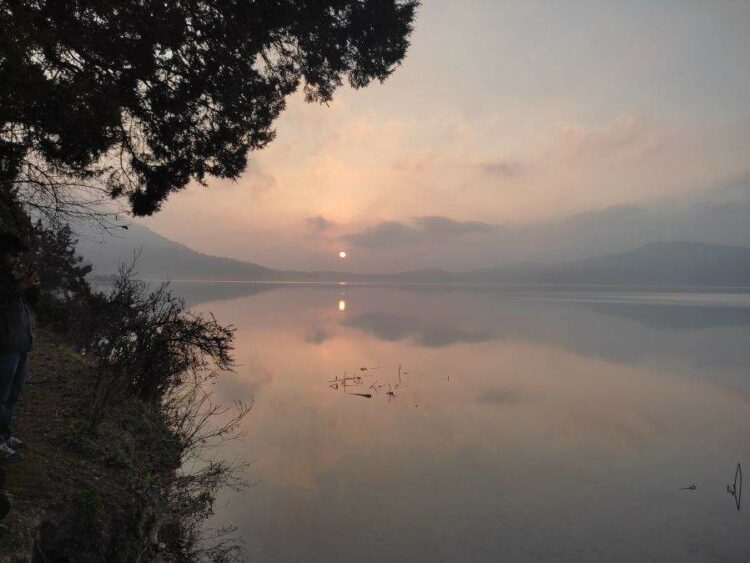 Sonnenaufgang am Rara Lake