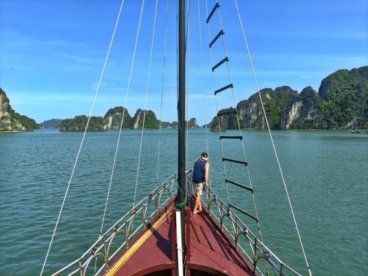 Auf unserem Boot durch die Halong Bucht