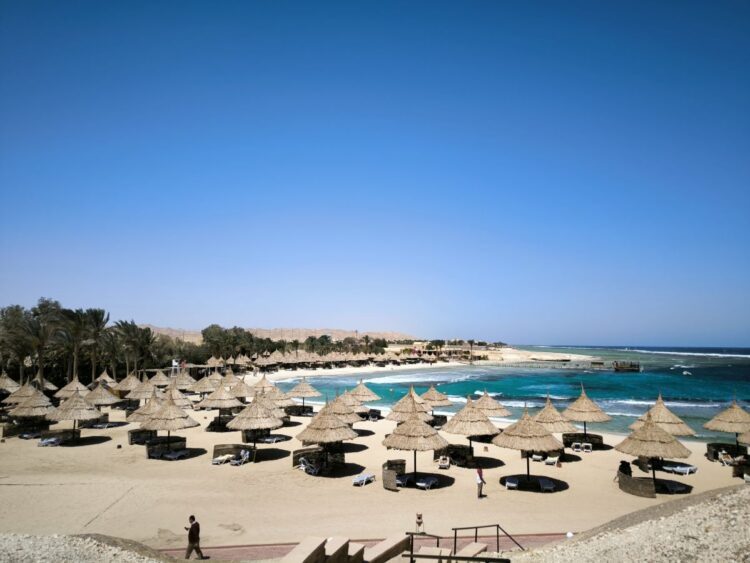 Strand vom Mövenpick Hotel